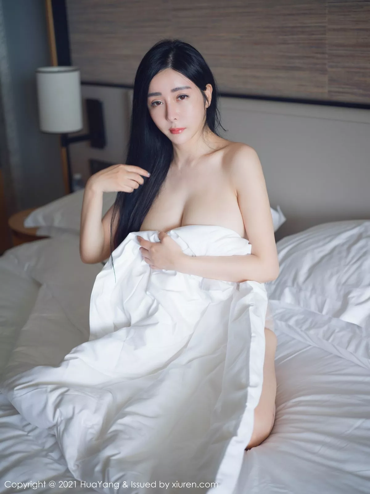 秀人集.com_[HuaYang花漾]Vol.388_女神允爾三亚旅拍私房保鲜膜裹身秀丰满身材傲人豪乳诱惑写真40P